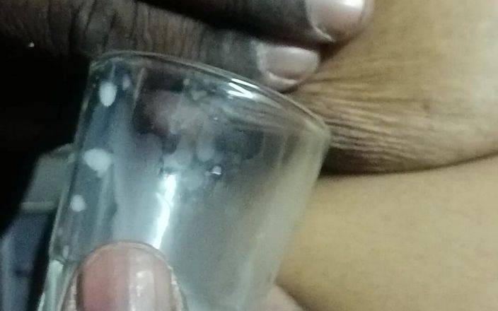 Suraas: Vreemdgaande vrouw 's nachts drinken en genieten van buurman