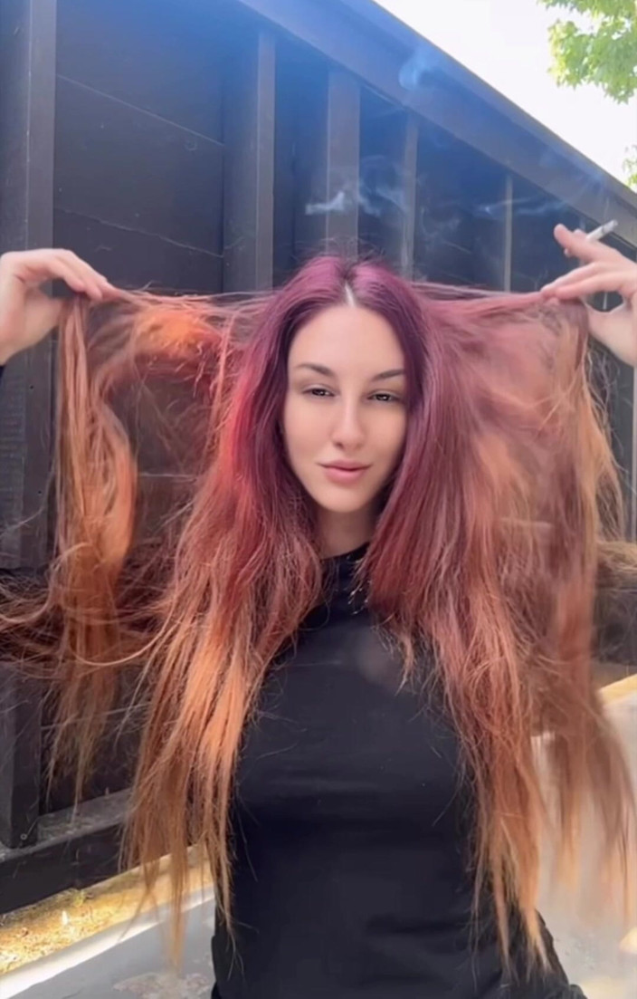 Artemisia Love: Italiaanse milf Artemisia met grote tieten houdt van lange haarfetisj...