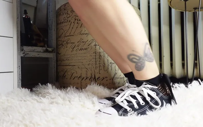Raven Willow: Converse &amp; Fishnets