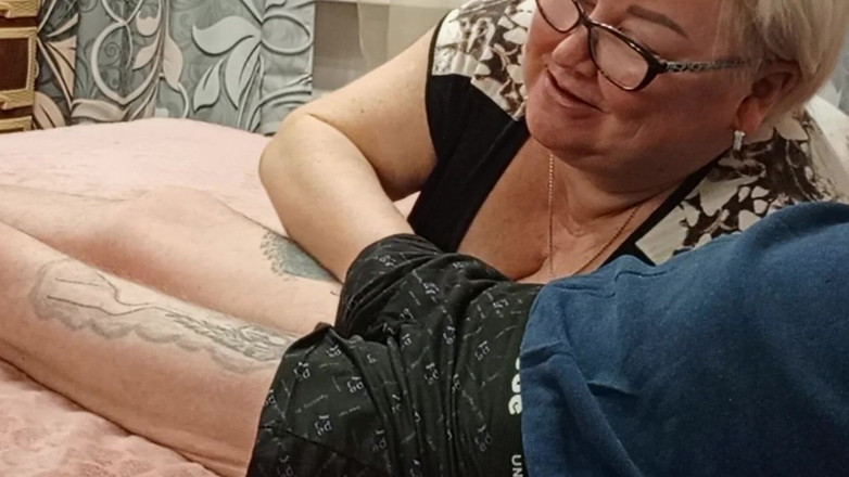 Zona901: Ibu tiri hampir tidak menelan semua air mani selepas blowjob