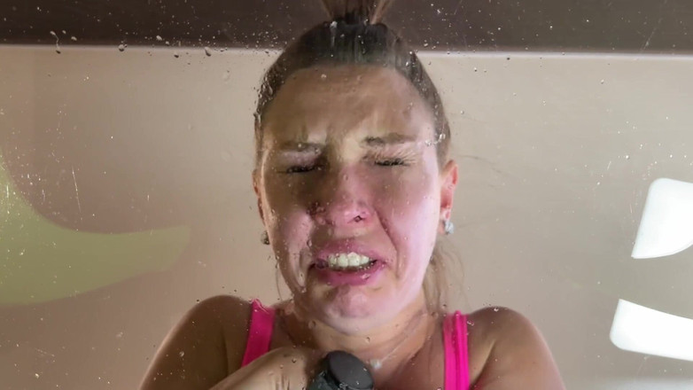 Hottie goddess: Snot Spray Frenzy : chaos humide