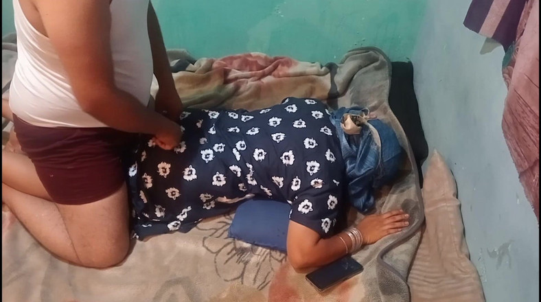 Gulaab: Bhabhi Ji in Saree with Full Mood
