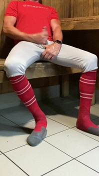 Buff Dilfjockdad87 Almost Gets Caught Jerking in the Sauna