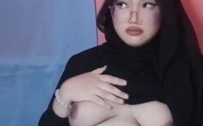 Jilbab69: Excitată, lungă perioadă de timp fără vedere cu iubita