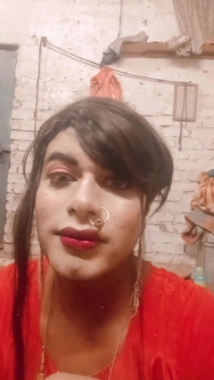 Urvashipatil123: Urvashi Rani engolindo porra chupando pau
