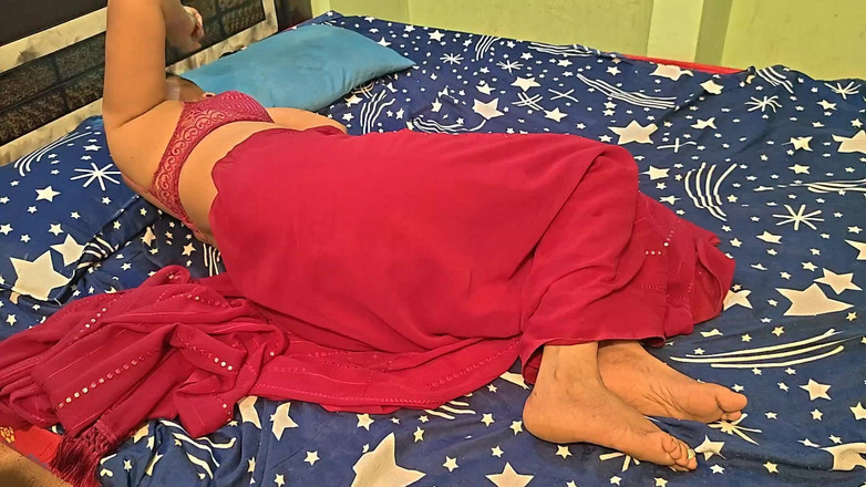 Sexy sindu: Seks makcik panas di saree merah di hotel dengan teman...