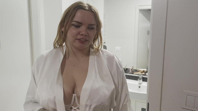 Bastet: Sangat dekat saya menonton adik tiri saya melancap sangat mendalam...