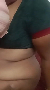Makcik tetek besar panas Tami yang cantik