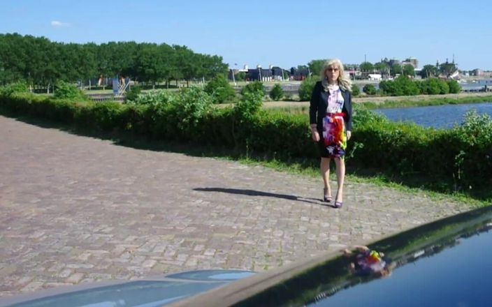 Mrs Samantha: Fru Samanthas casual outings