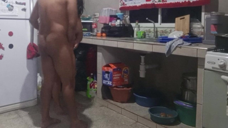 Milfta boohot: Jaká lahodná mi moje nevlastní matka dává v kuchyni