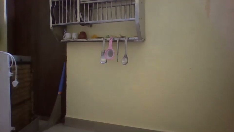 Nidhi_lovesall: Nidhi Kencing Dalam Bowl Dan Nikmati BauNya. Golden Shower!!