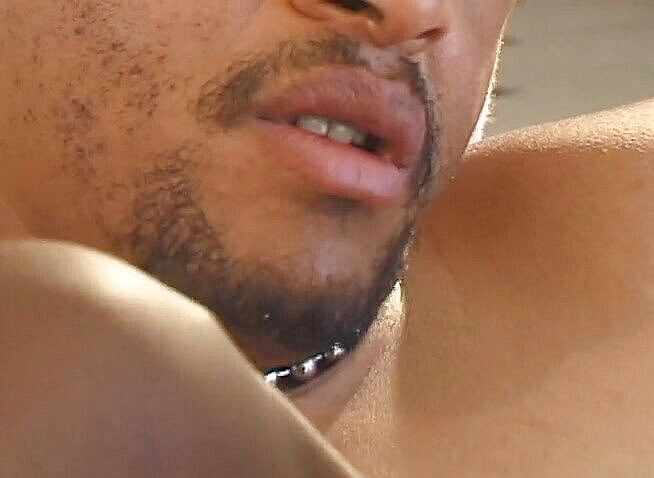 Black Jass: Nádherná ebenová teenagerka odsává a jezdí na velkém černém péru