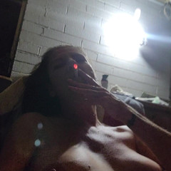 EliteLadyS: Venkovní milf kouření a stříkání robertkem