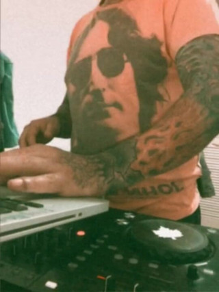 Phillholes: Dj excitat