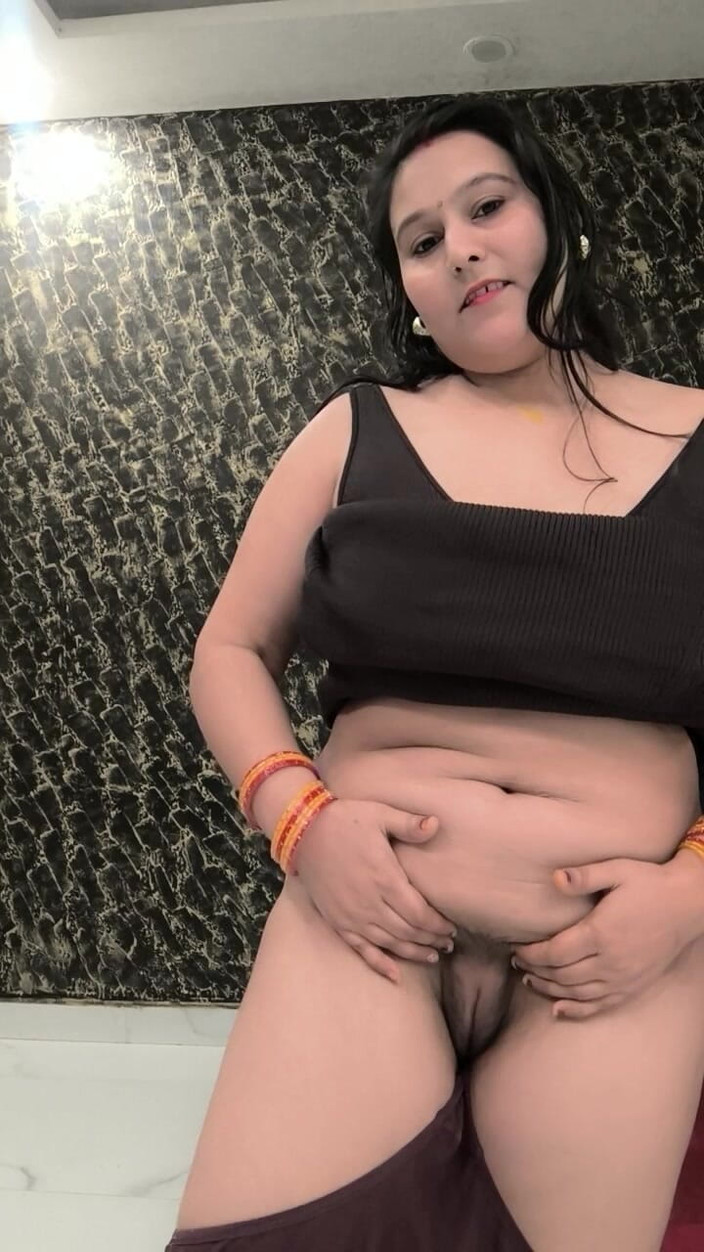 Puja555: Puja bhabhi 玩弄大胸部