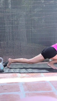 Auntjudys - latihan yoga bareng tante girang jangkung lynna nilsson