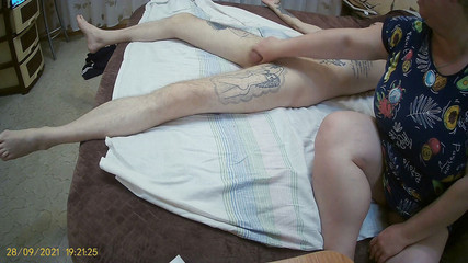 Zona901: Massageia o pau e faz um boquete na boca