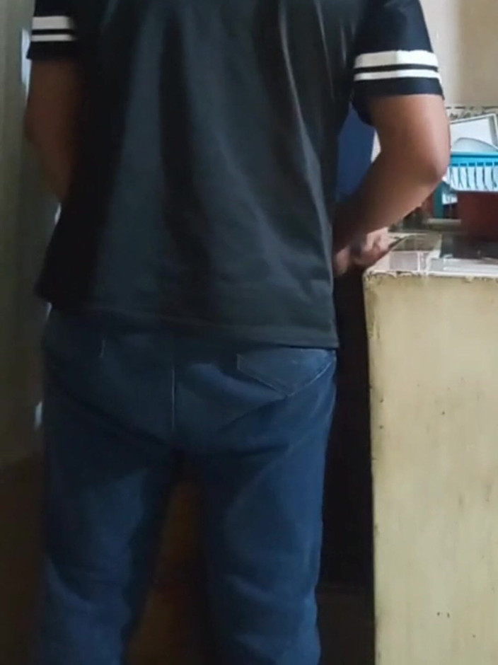 Eatrella j: Empleado jodido cuando lava los platos, casi descubierto por mi...
