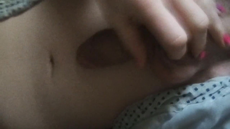 LilTaste: Giocando con il mio grosso clitoride duro delizioso (senza audio)