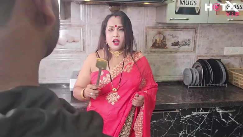 Indianxxx nude: Tante seksi india dengan toket besar lagi asik bugil pakai...