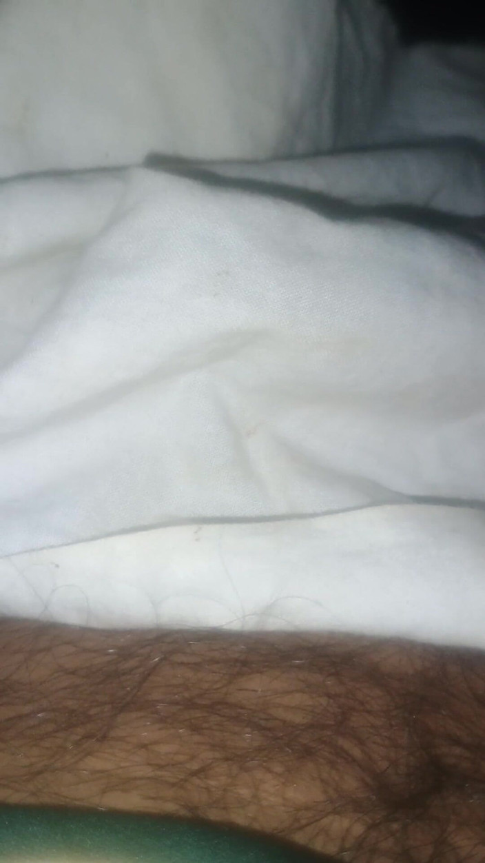 Hot_bobby: Индийский паренек думает о девушке и трет мой член одеждой