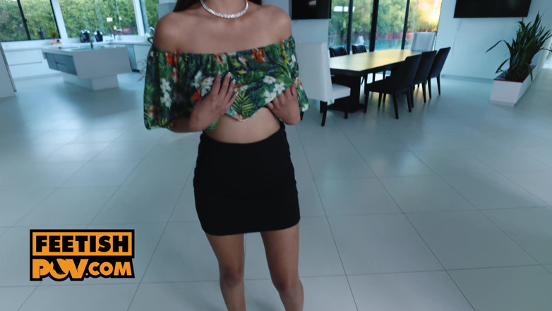 Its POV: Round bootied whining teen will make you jizz your jocks