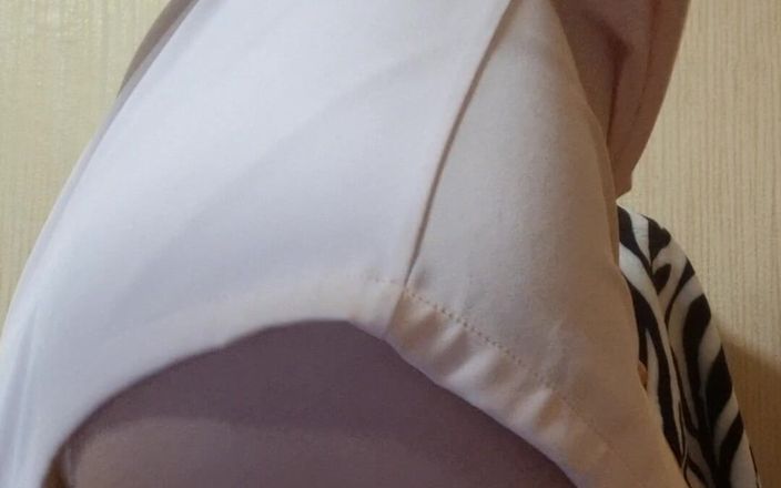 ElzaKom: Yo en bragas es todo lo que quieres