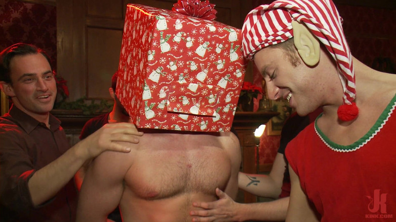 Kink Men Classics: Brian Bond - gangbang - fiesta de navidad en vivo