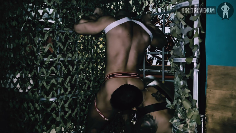 Dimitri Venum: 裏部屋で