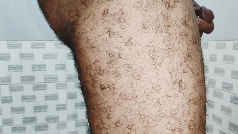 Jastin: Um garoto sexual estava se masturbando de repente alguém bateu...