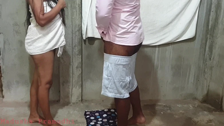 Tiyana: 집주인에게 따먹히는 Madusha