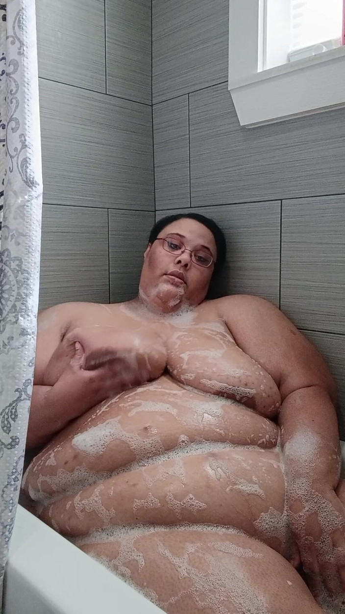 Jessica pigslut: Tar ett trevligt och avkopplande bubbelbad!
