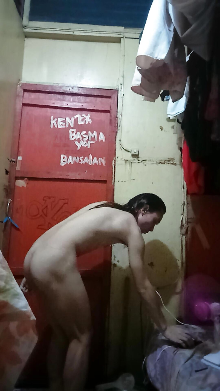 Reynaldo6: Kemudian Seret Ratu Obscenity Out of The House