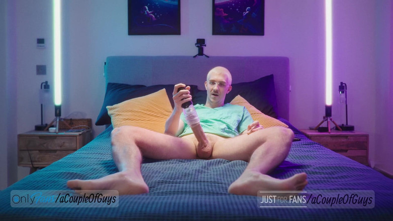 ACoupleOfGuys: Використовуючи мою секс-іграшку для мінету вперше, я так сильно кінчив