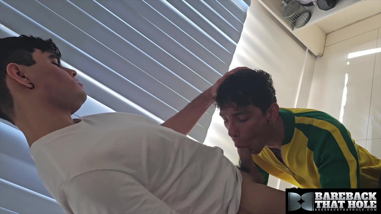 Bareback That Hole: 无鞍洞挂着pinkimike操pocholito tamayo湿洞