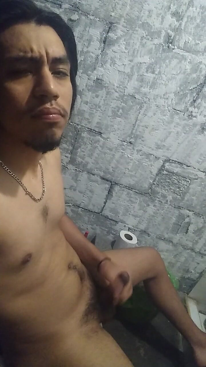 AlexAlejandro13: Pria bugil di kamar mandi