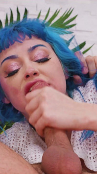 La splendida jewelz blu chiede di farsi scopare da nade nasty!