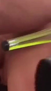 Lithe Lovebird abre as pernas para desejo de dedilhado e anal de quatro