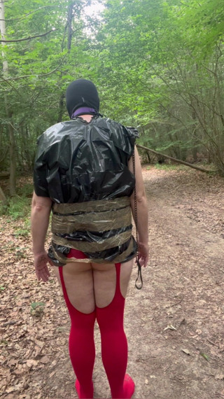 Maitresse Clara: Punizione nella foresta...