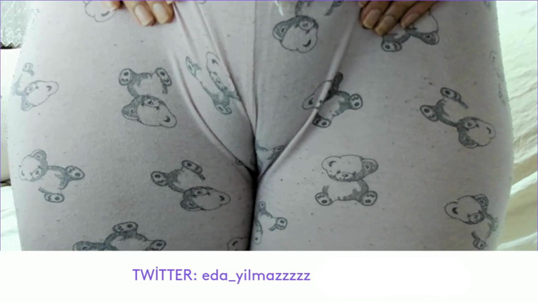 bigass_sexy_bigboobs: Figa a cammello- pigiama- figa gonfia