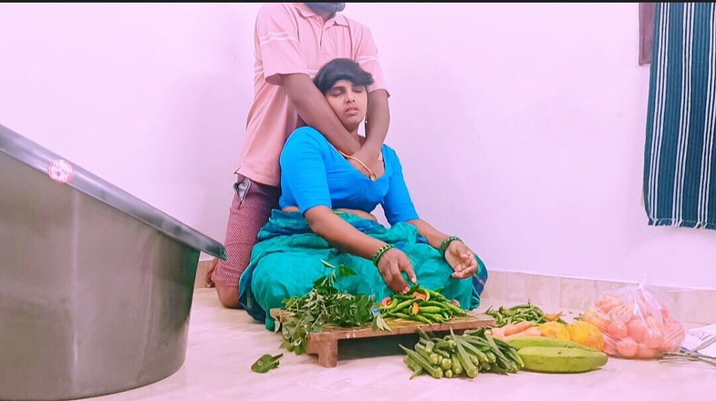 Telugu honey lips: Une bhabhi desi baise la grosse bite du demi-frère de...