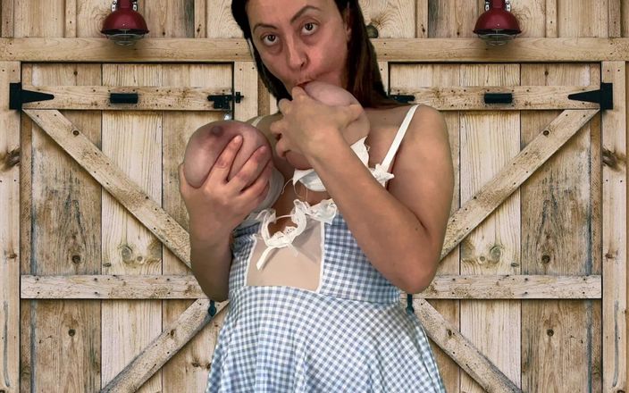 VeeVee Vixen: 被绑住的奶子熟女自拍