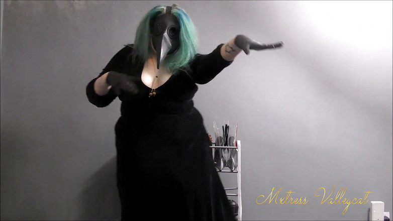 Mxtress Valleycat: Sexy doctor la peste striptease