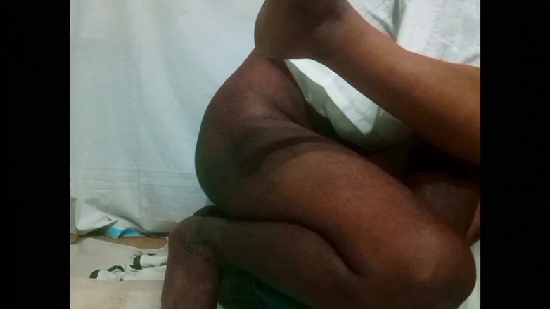 Desi Sathiya: 핥기 키스 비디오