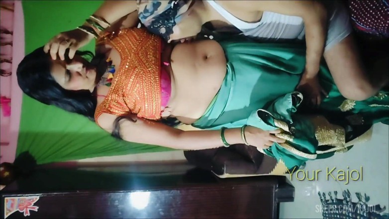 Lustykajolbhabhi: Bhabhi neukt in groene saree in de maand Saavan