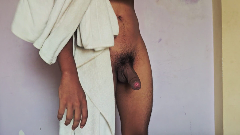 Black Devil: Ragazzo indiano che fa il bagno con un grosso cazzo