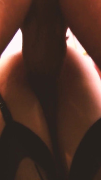 Gezellige vrienden scène-4_blonde milf-vrienden delen een pik en lading in gezicht in een trio