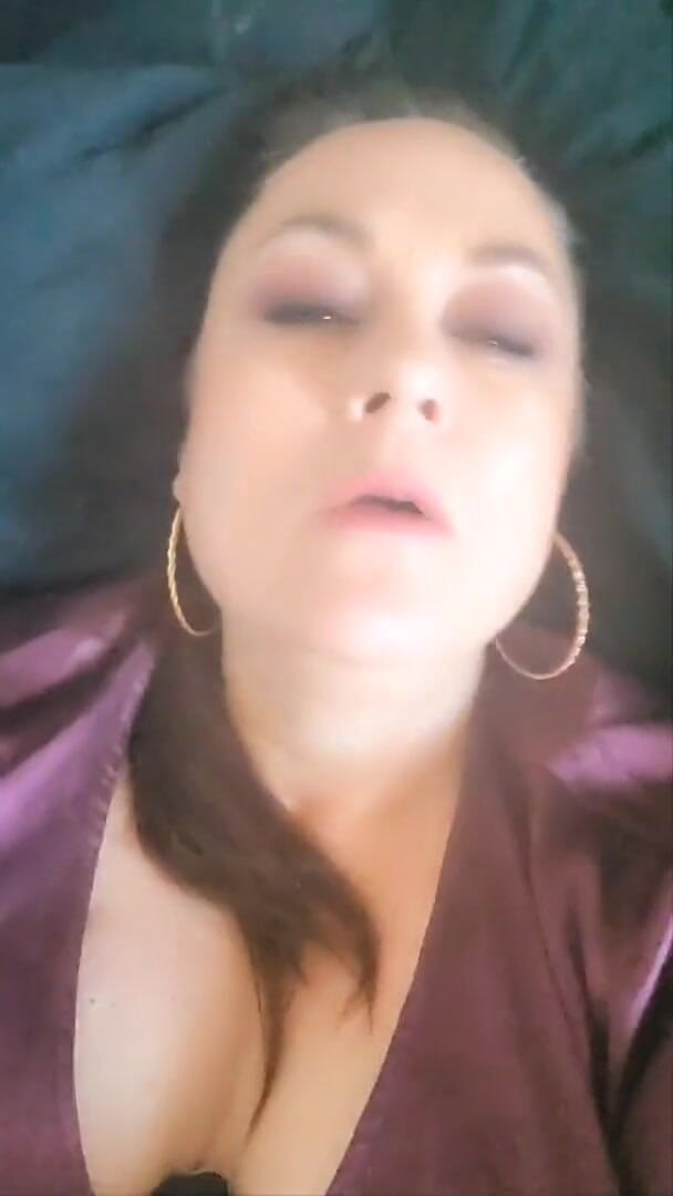 Bellacarina94: Fucking my pussy with a dildo makes me cum so...