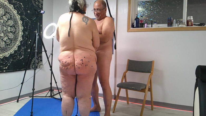 Ramblin Rows: Étirement anal avec plug gonflable