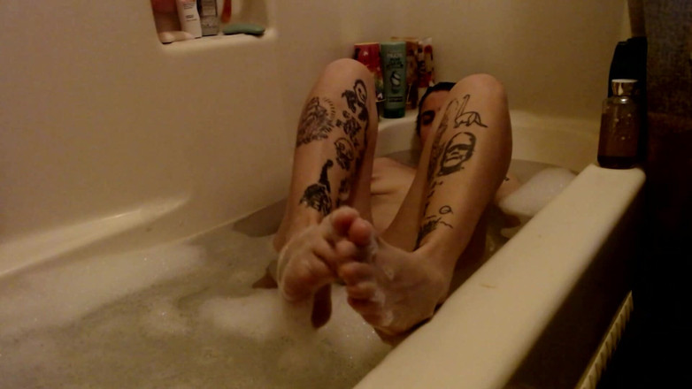 Abby Anna: 长脚趾湿润的大脚